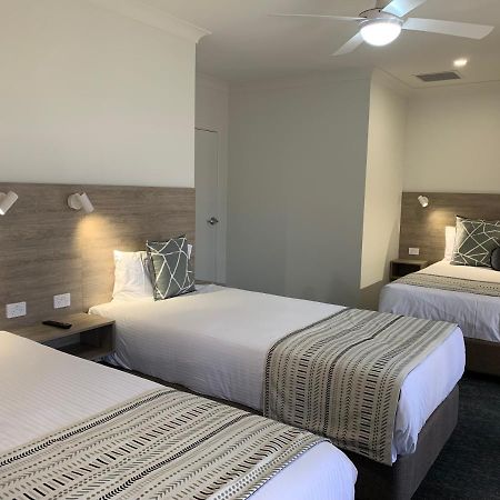 Hamilton Henry Parkes Motor Inn Bagian luar foto