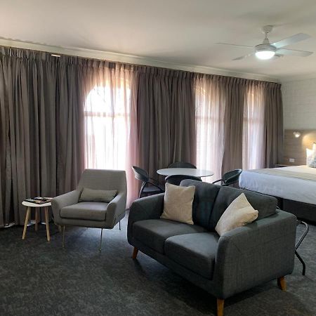 Hamilton Henry Parkes Motor Inn Bagian luar foto