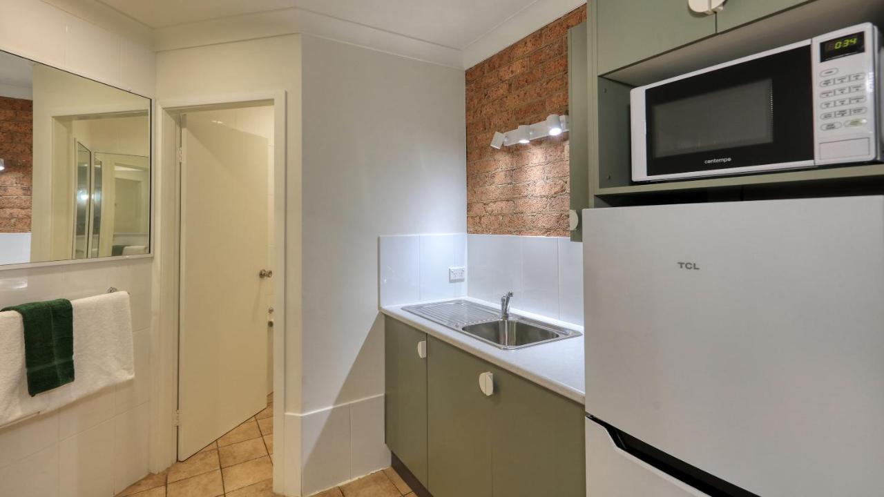 Hamilton Henry Parkes Motor Inn Bagian luar foto