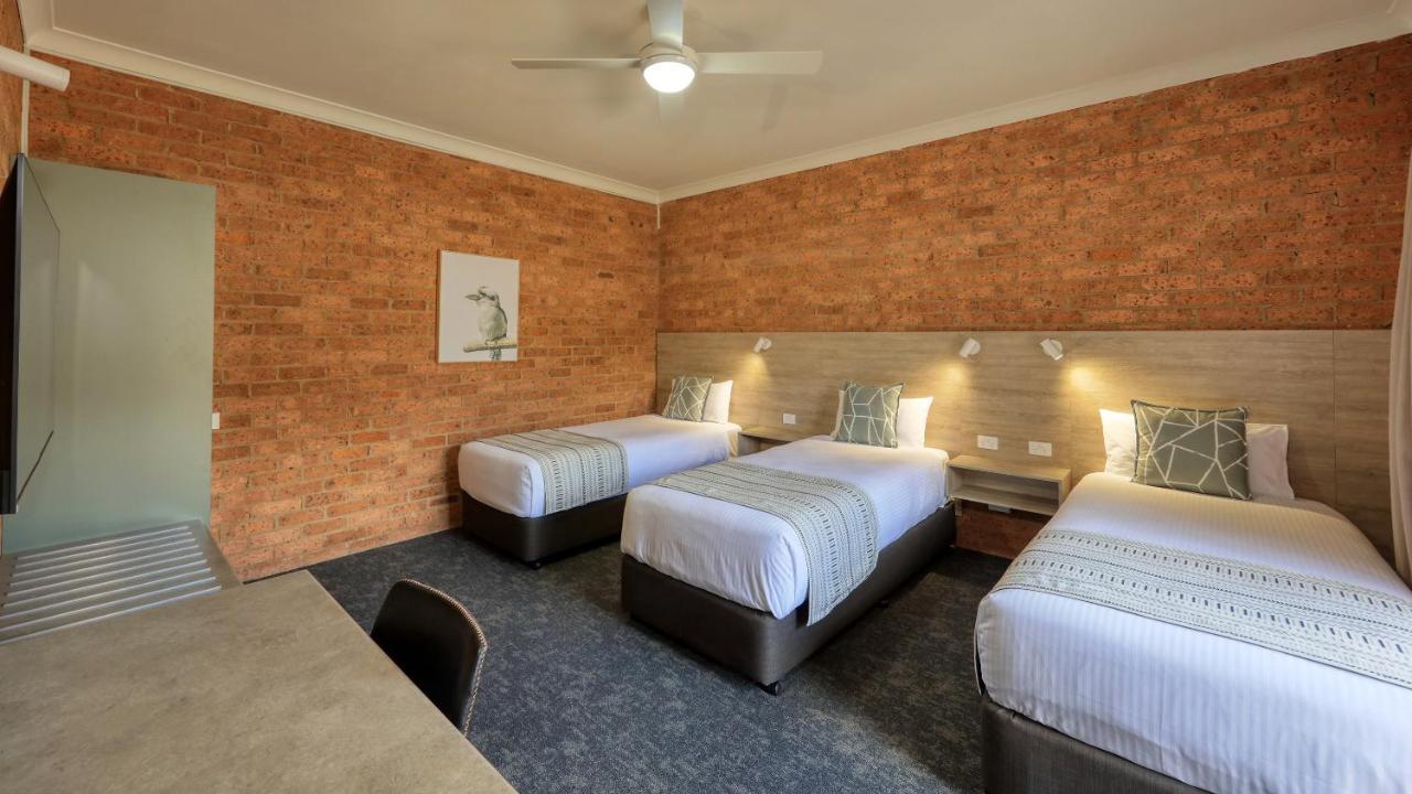 Hamilton Henry Parkes Motor Inn Bagian luar foto