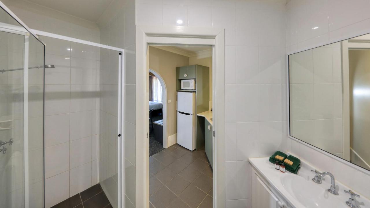 Hamilton Henry Parkes Motor Inn Bagian luar foto