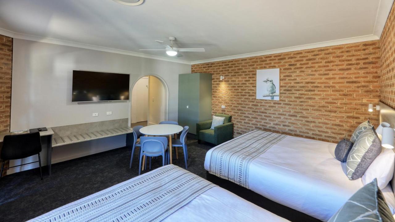 Hamilton Henry Parkes Motor Inn Bagian luar foto