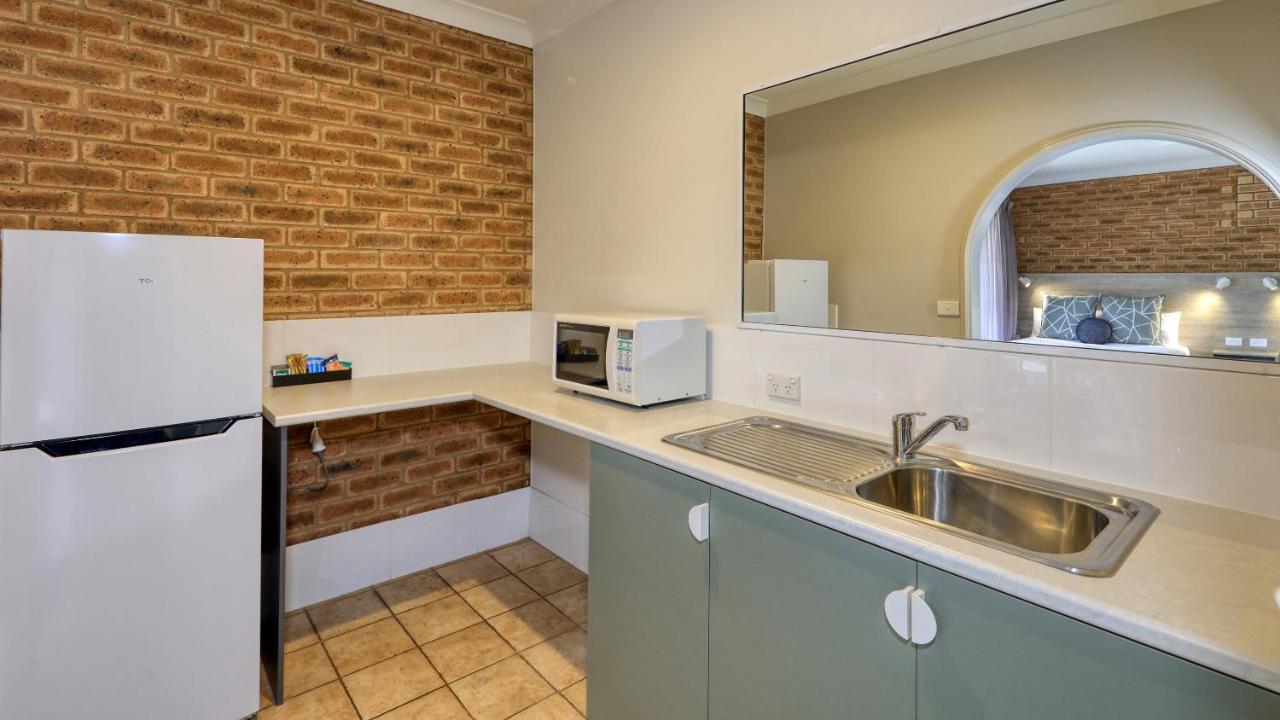 Hamilton Henry Parkes Motor Inn Bagian luar foto