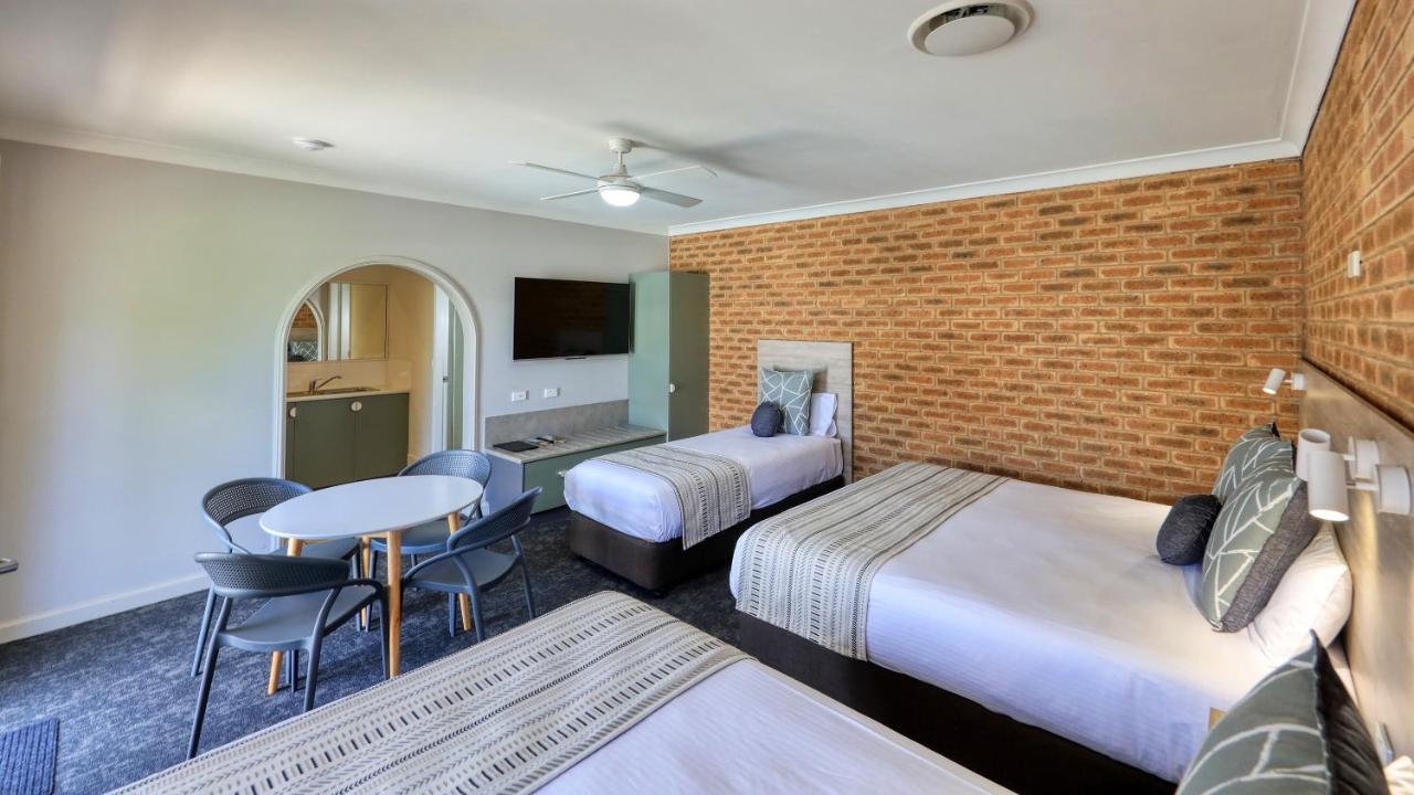 Hamilton Henry Parkes Motor Inn Bagian luar foto