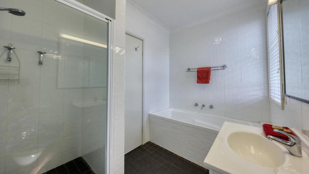 Hamilton Henry Parkes Motor Inn Bagian luar foto