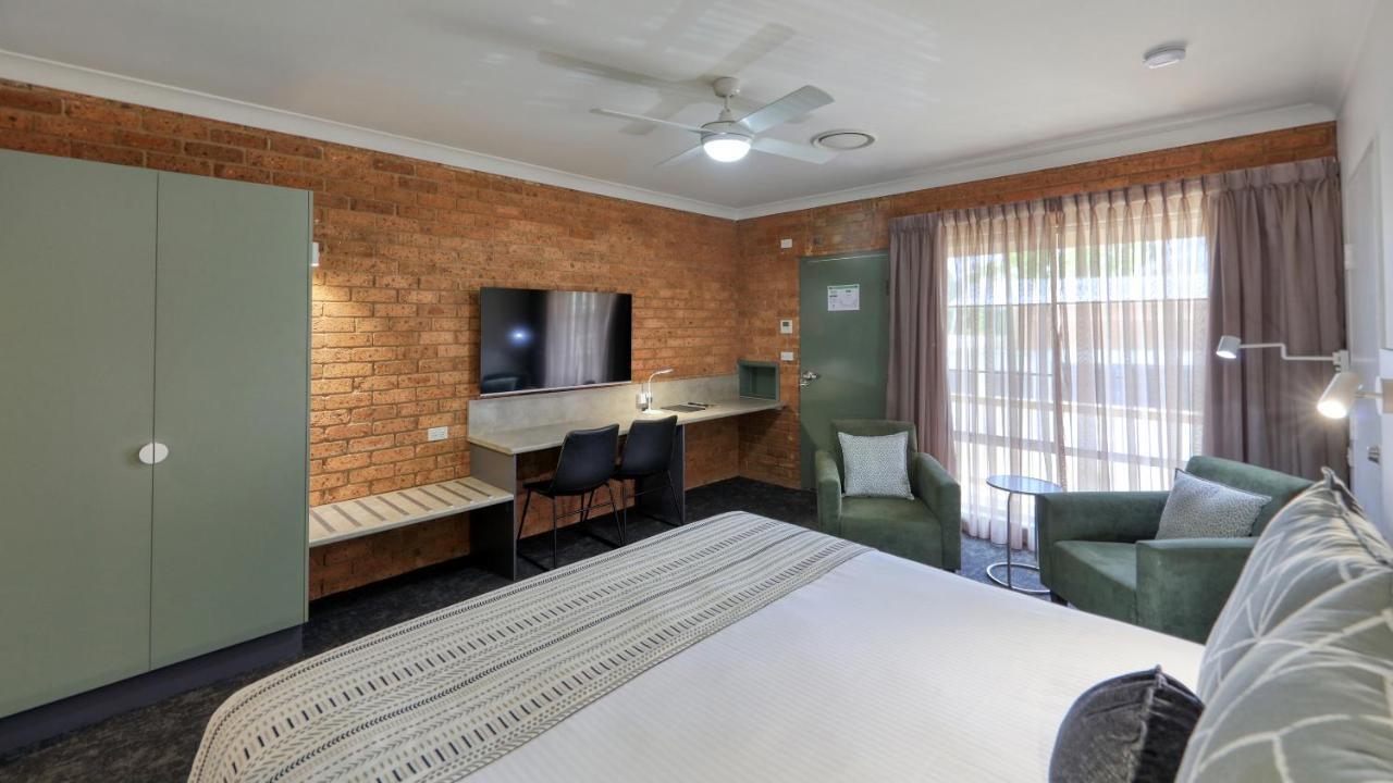 Hamilton Henry Parkes Motor Inn Bagian luar foto