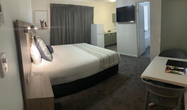Hamilton Henry Parkes Motor Inn Bagian luar foto