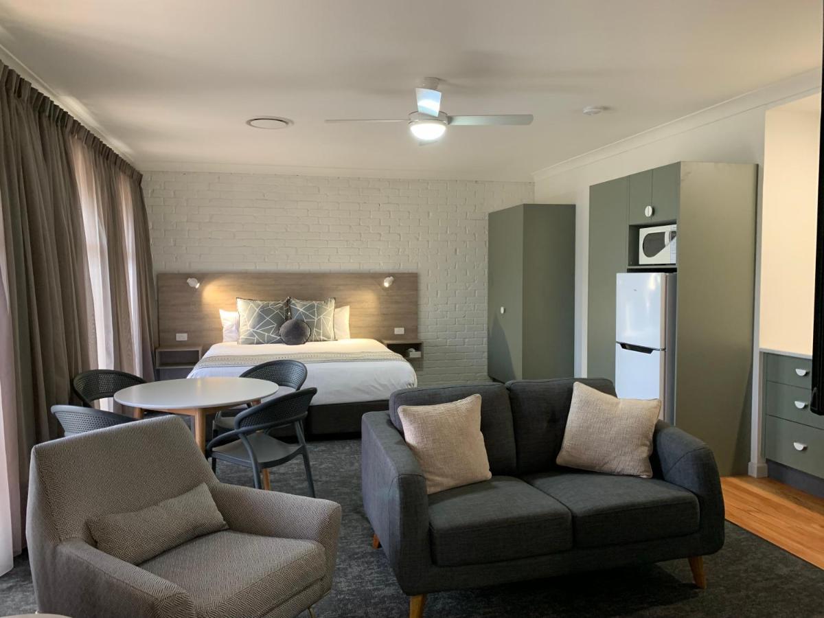 Hamilton Henry Parkes Motor Inn Bagian luar foto