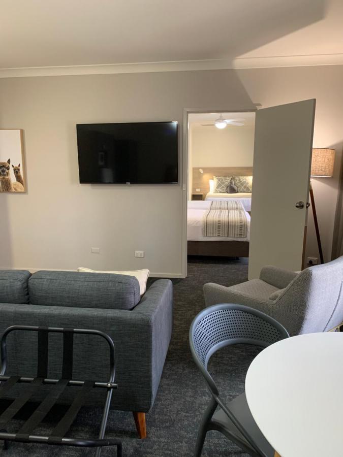 Hamilton Henry Parkes Motor Inn Bagian luar foto