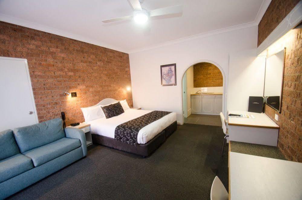 Hamilton Henry Parkes Motor Inn Bagian luar foto